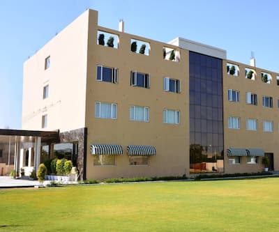 https://imgcld.yatra.com/ytimages/image/upload/t_hotel_yatra_city_desktop/v1483448206/Domestic Hotels/Hotels_Jaipur/Hotel Grand Maple/Overview.jpg